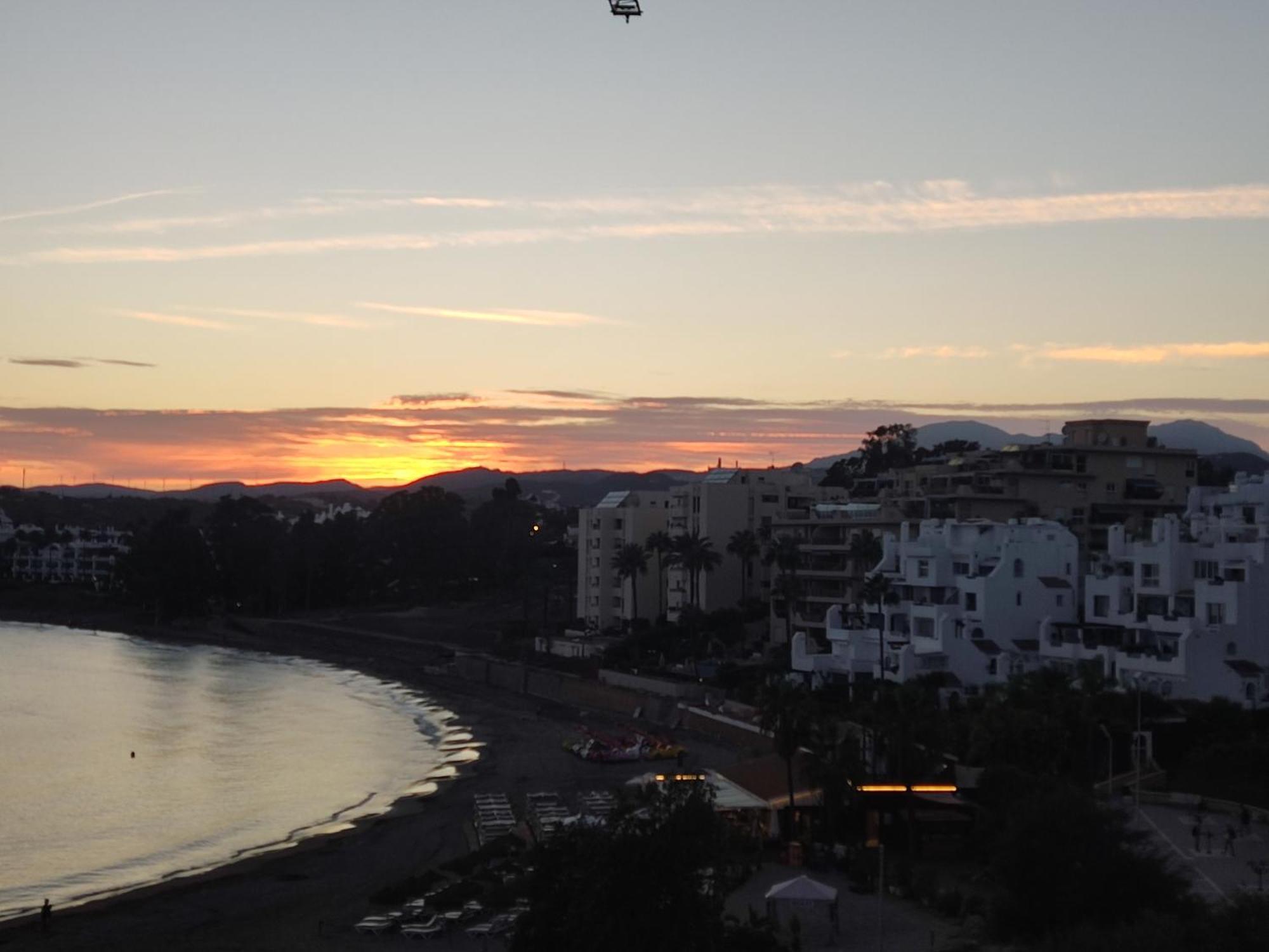 Ferienwohnung Front Sea View Penthouse Estepona Exterior foto