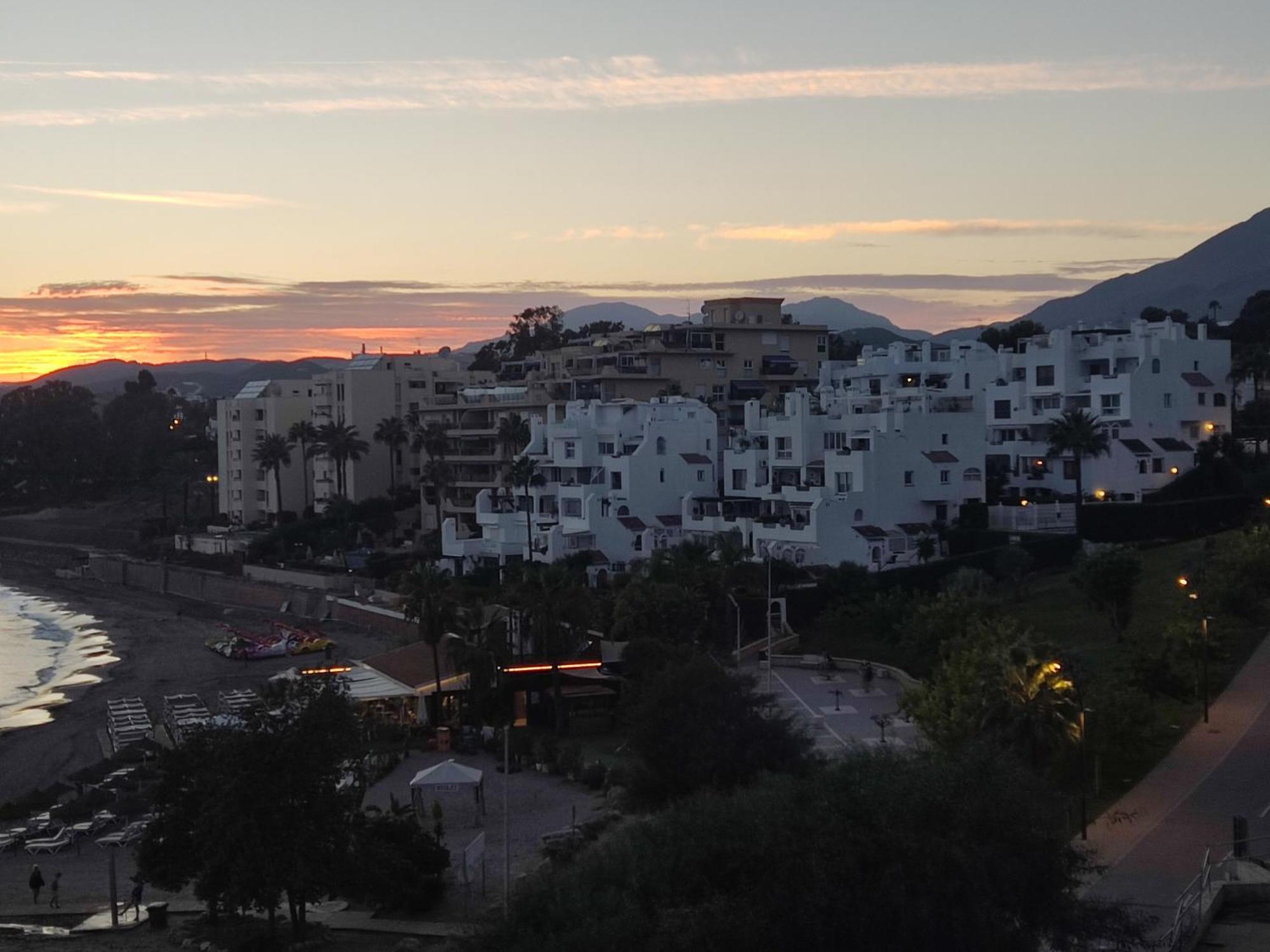 Ferienwohnung Front Sea View Penthouse Estepona Exterior foto